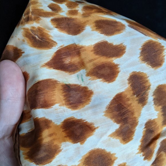 glentex • vintage leopard print square scarf - Picture 6 of 6
